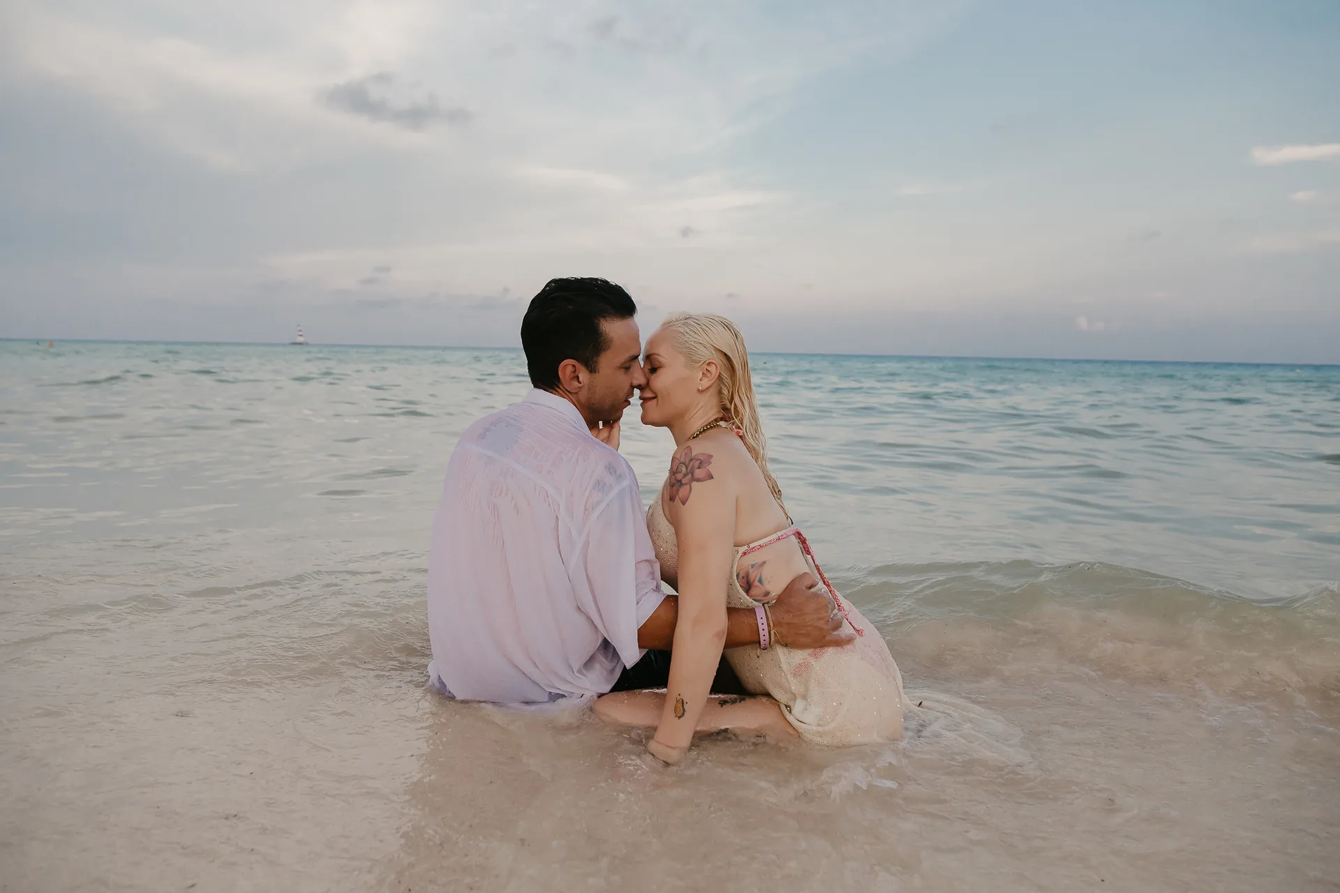 Pedida de mano y sesión de compromiso en la Riviera Maya